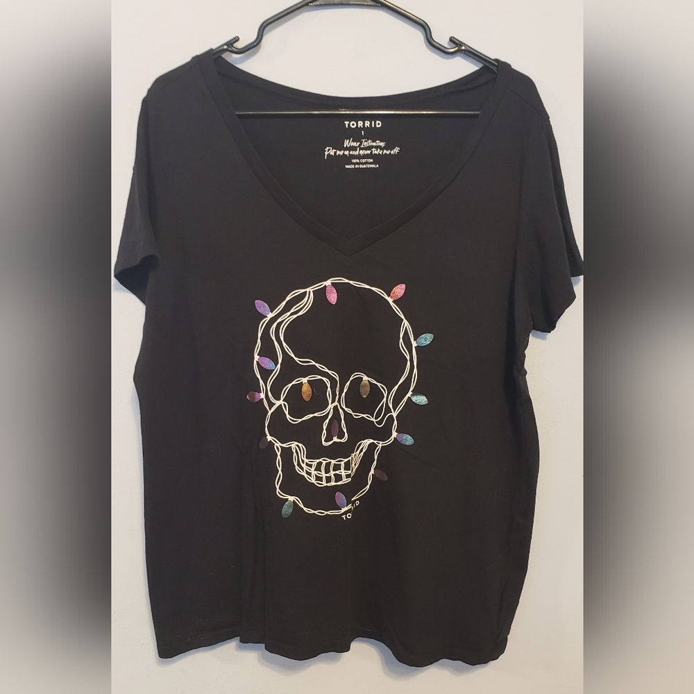 Torrid skull Christmas lights graphic tee 100% cotton size 1 Christmas Halloween